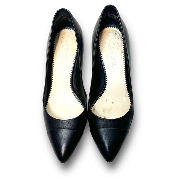 Chanel Black Matte Leather CC Gold Logo and Pearl Embellished Heel Pumps Size 37 - Picture 11 of 12